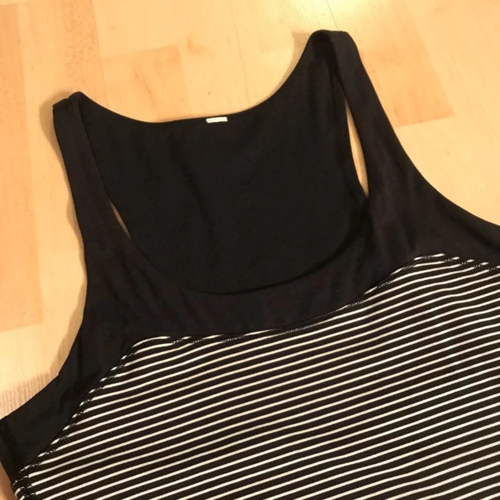 Lululemon Racerback Striped Tank small 6? - Picture 2 of 3
